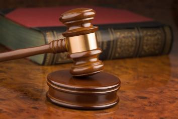 LE CABINET D’AVOCATS PENALISTES DEBUISSON & ASSOCIES DECELE DES VICES DE PROCEDURE ET SOULEVE DES NULLITES AFIN D’OBTENIR LA MISE EN LIBERTE DES PERSONNES POURSUIVIES